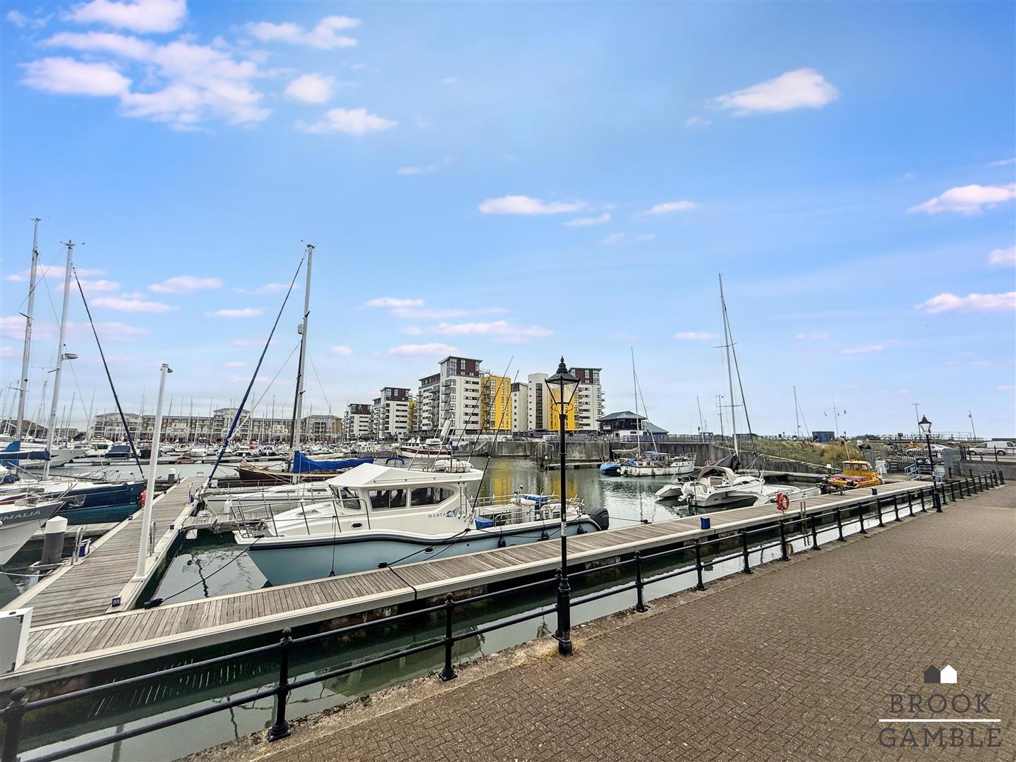 3 Bedroom House. The Piazza in Eastbourne, 35